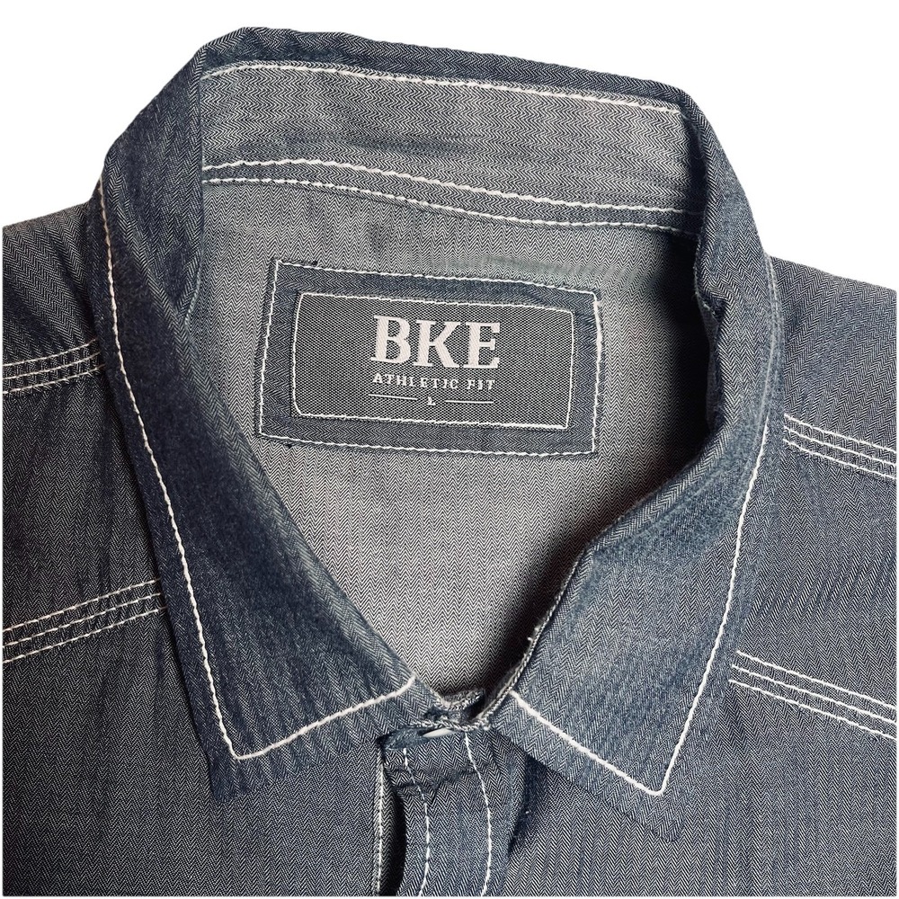 BKE Button Down Mens Large Blue Athletic‎ Fit Chambray Denim Jean Western Rodeo - Picture 2 of 9